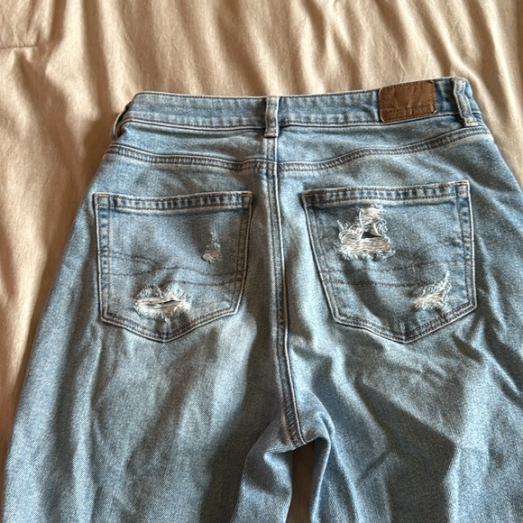 Distressed American Eagle Mom light wash denim jeans - Picture 6 of 6